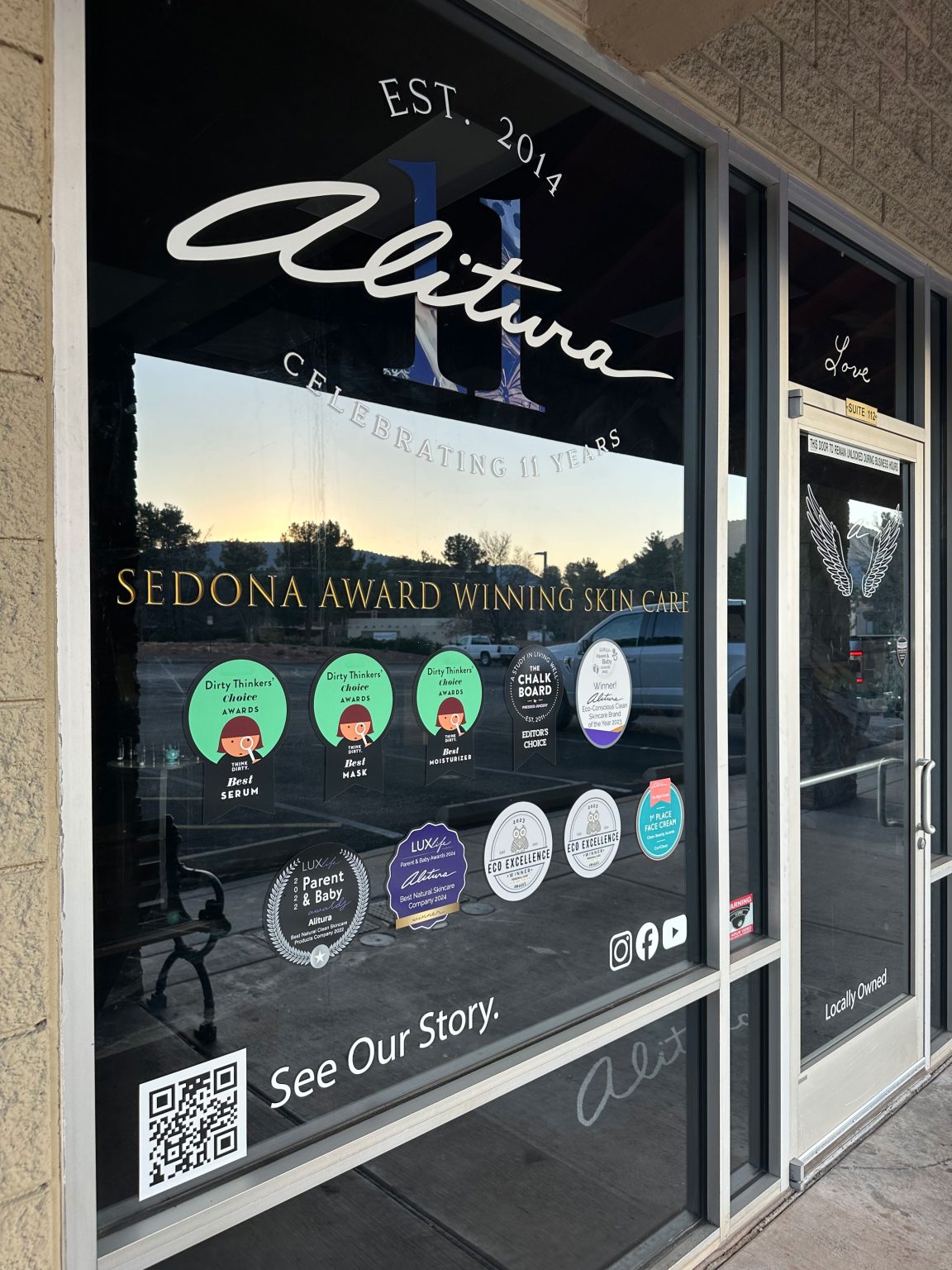 Sedona-Sign-Company-Alitura-Window-Lettering-Window-Graphics-20