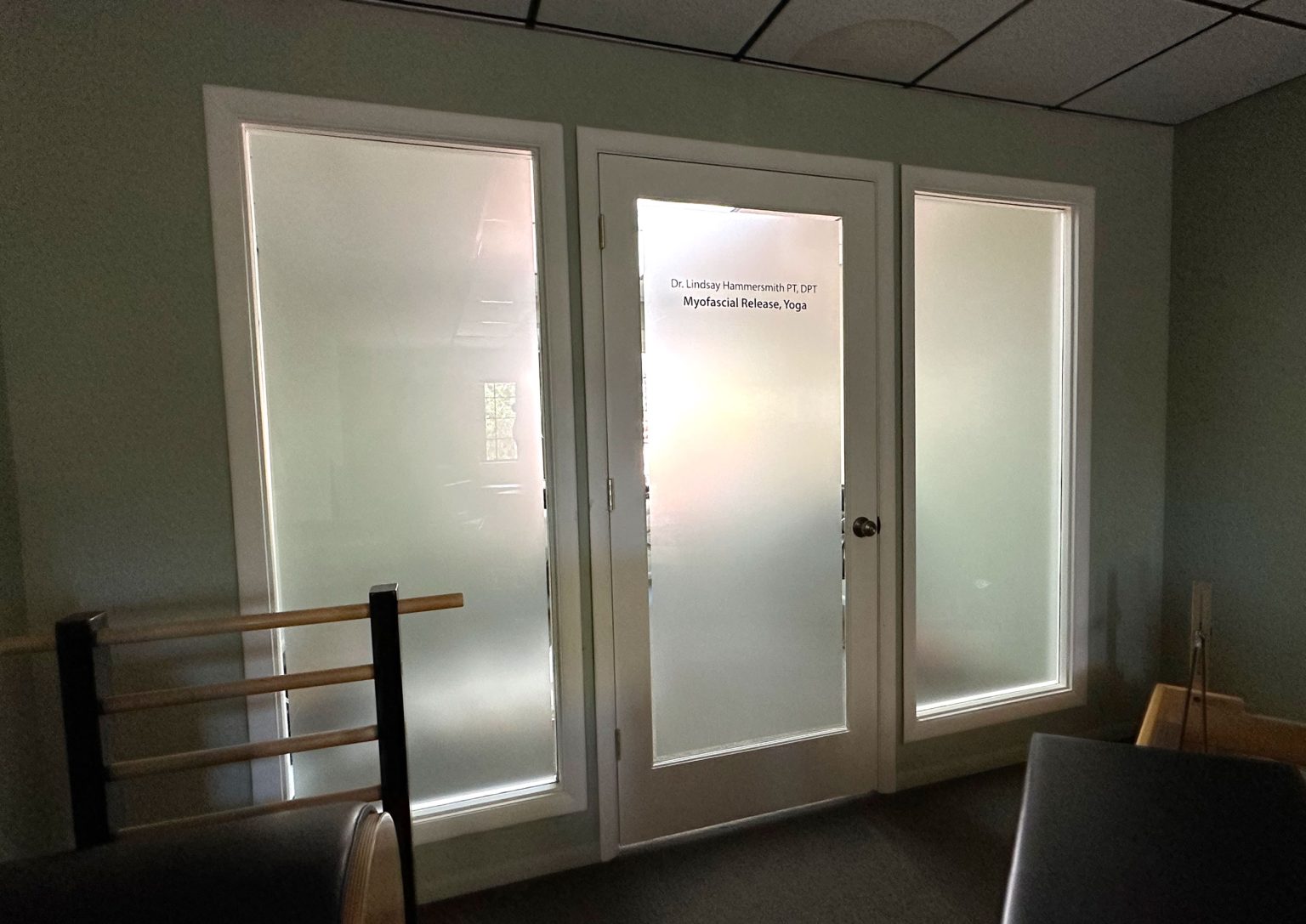 Sedona-Sign-Company-Dr-Lyndsay-Hammersmith-frosted-privacy-film-Window-Graphics-7
