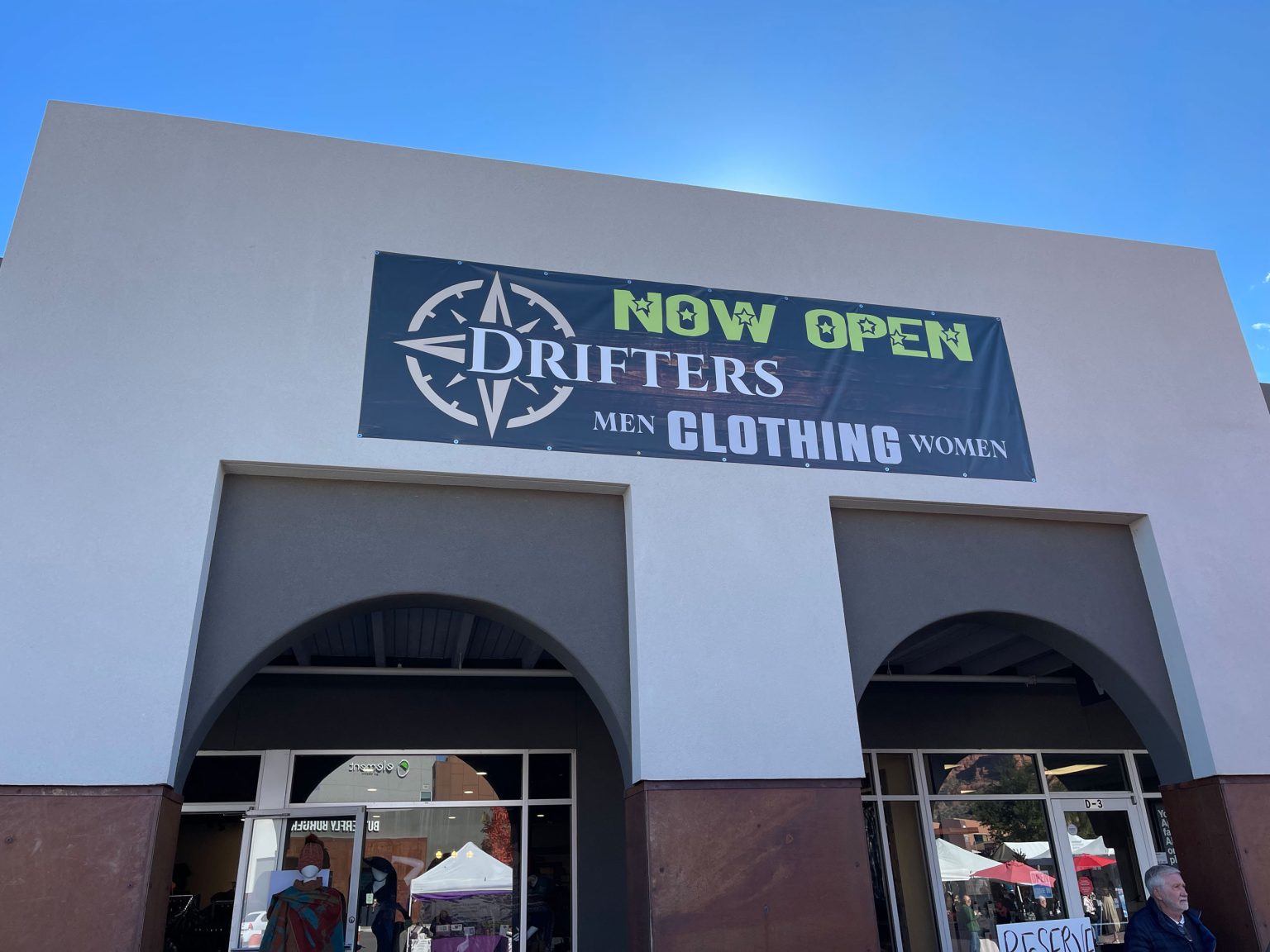 Sedona-Sign-Company-Drifters-Now-Open-Banner-16