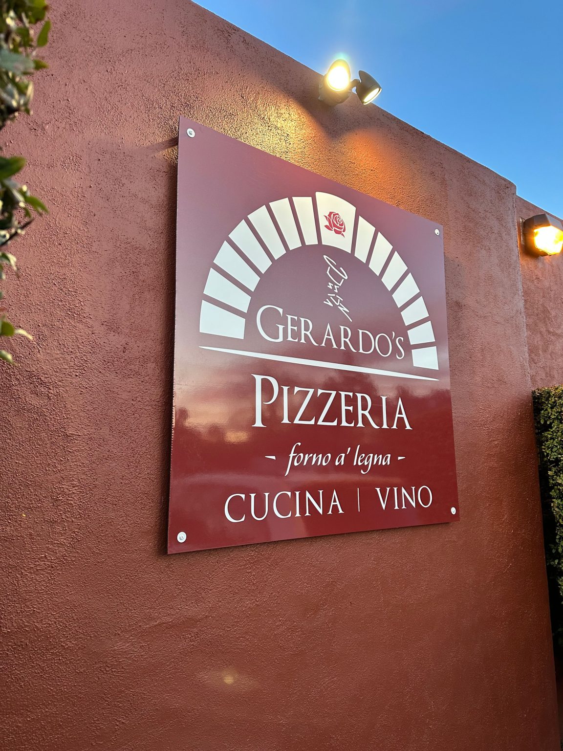 Sedona-Sign-Company-Gerardos-Pizzeria-Flat-Printed-Sign-10