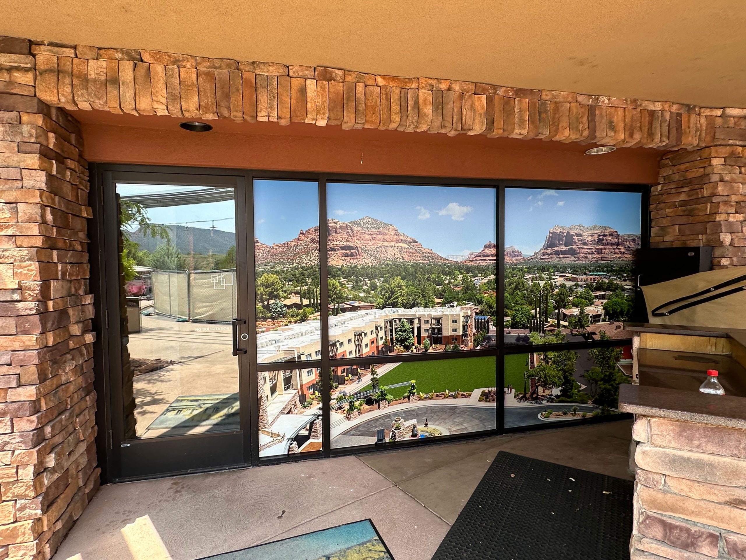 Sedona-Sign-Company-Hilton-Sedona-Resort-at-Bell-Rock-Window-Mural-Window-Graphics-9