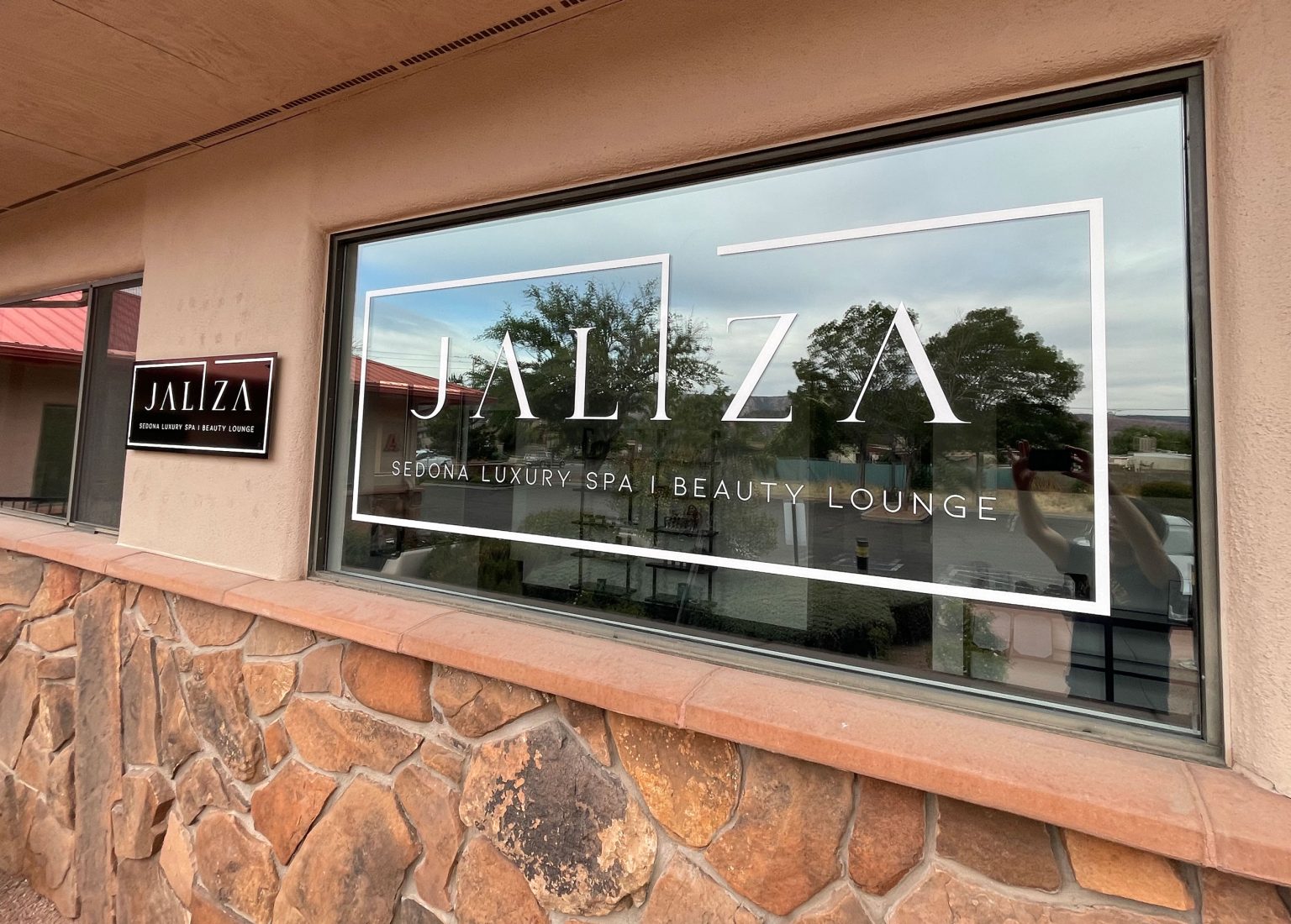 Sedona-Sign-Company-Jaliza-Sedona-Luxury-Spa-Cut-Vinyl-Window-Graphics-31