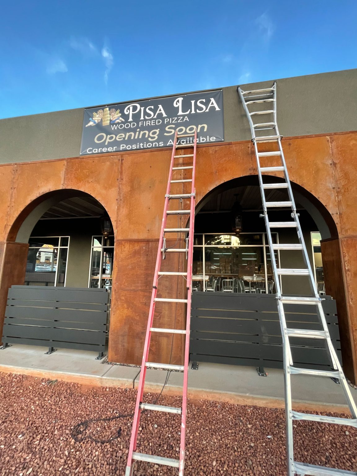 Sedona-Sign-Company-Pisa-Lisa-Opening-Soon-Banner-18