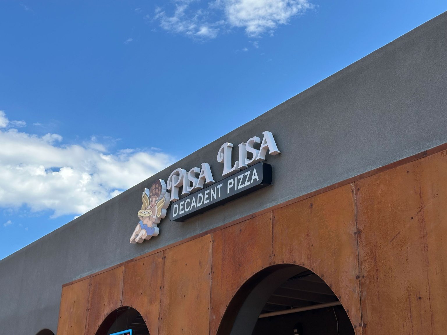 Sedona-Sign-Company-Pisa-Lisa-Sedona-Channel-Letters-Lighted-Wall-Sign-8