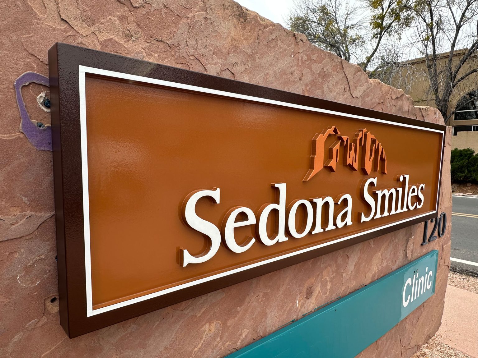 Sedona-Sign-Company-Sedona-Smiles-Sign-HDU-Routed-Sign-1