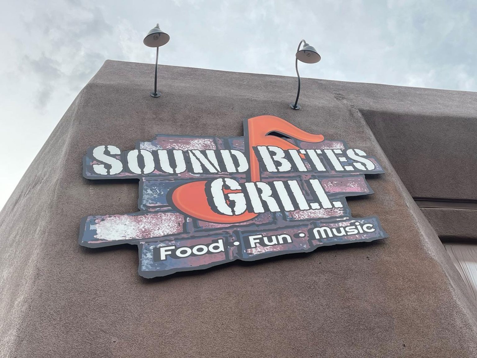Sedona-Sign-Company-Sound-Bites-Grill-Flat-Printed-Sign-11