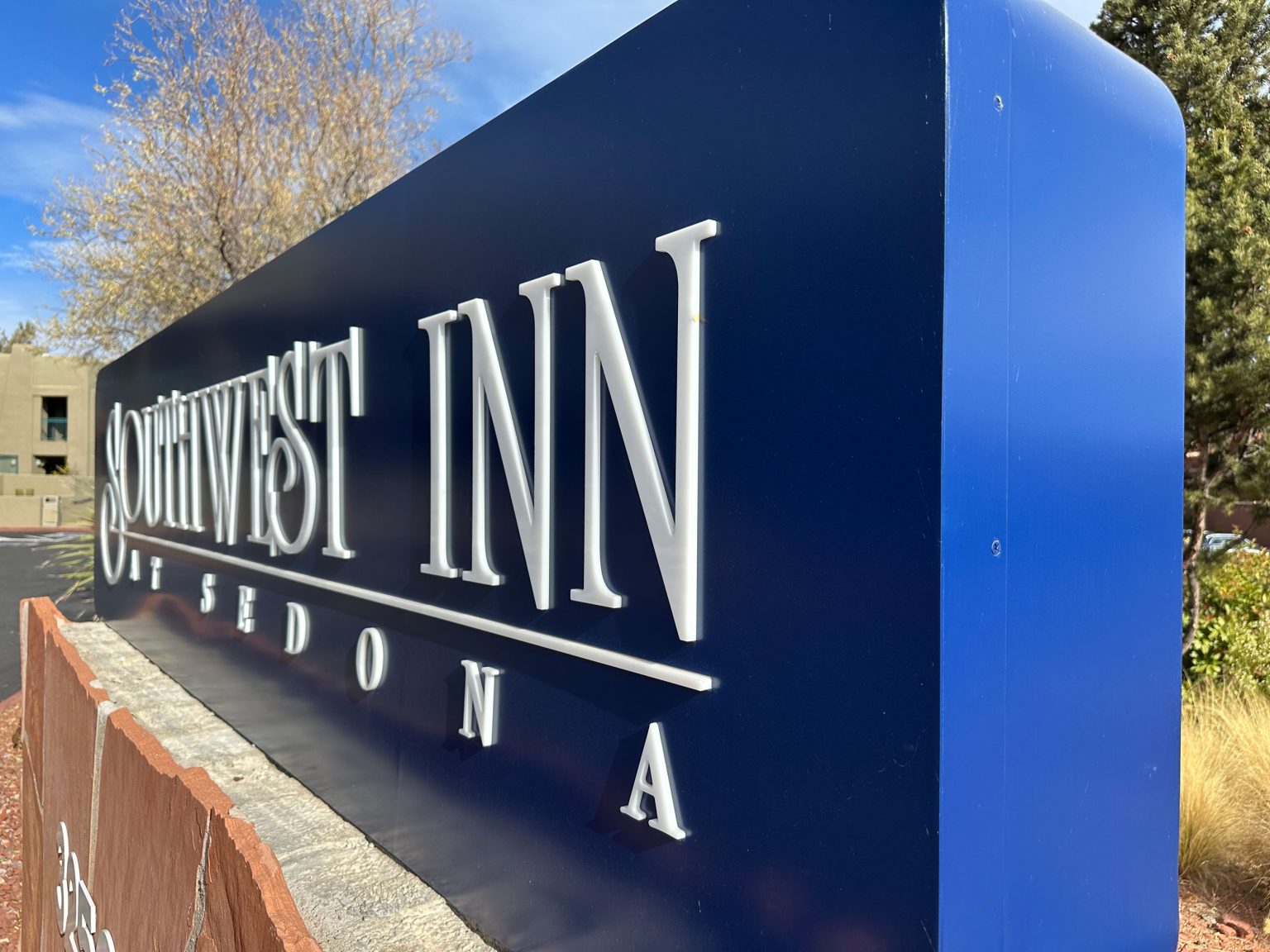 Sedona-Sign-Company-Southwest-Inn-Push-Through-Acrylic-Dimensional-Letters-10