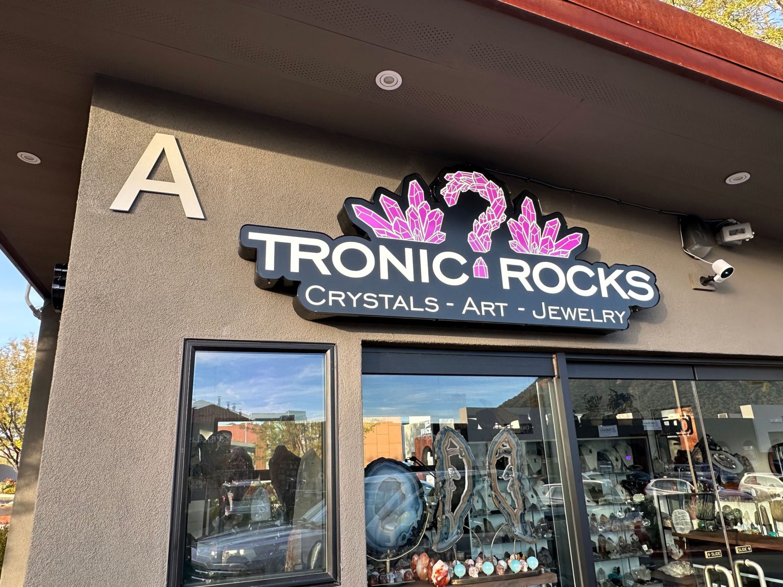 Sedona-Sign-Company-Tronic-Rocks-Acrylic-Cabinet-Lighted-Wall-Sign-6