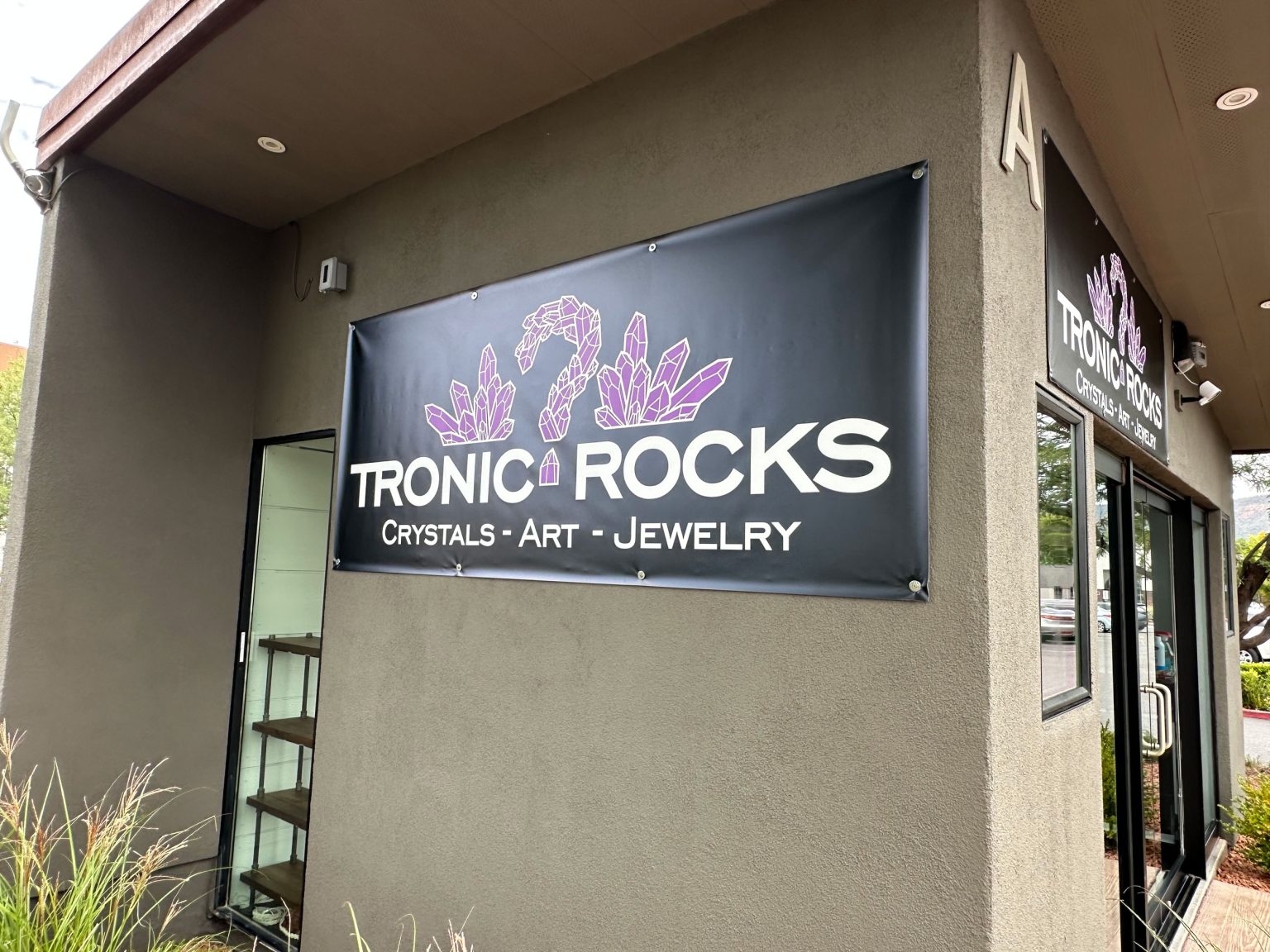 Sedona-Sign-Company-Tronic-Rocks-Banner-3