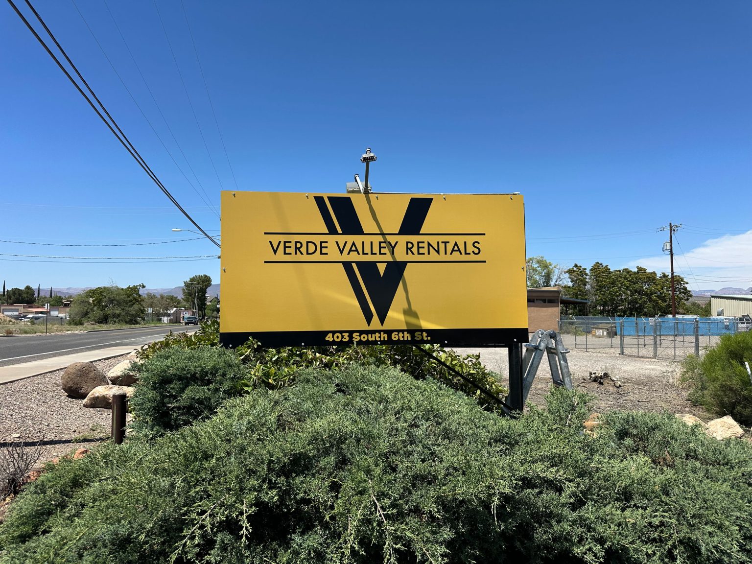 Sedona-Sign-Company-Verde-Valley-Rentals-Cottonwood-Freestanding-Sign-4